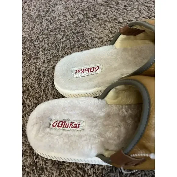OluKai Mua ’Ili Men’s Leather Slip-On Slippers 11 Shearling Lined Tan Brown